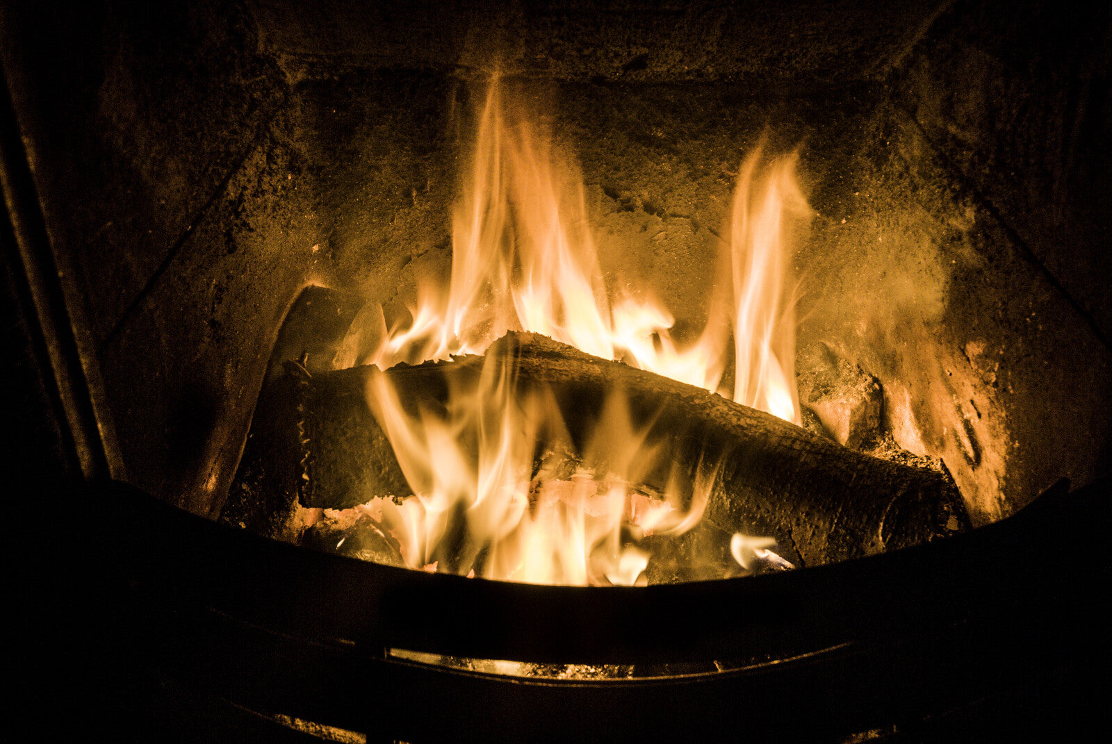 Candle, Diffuser and Soap Fragrance: Crackling Log Fire